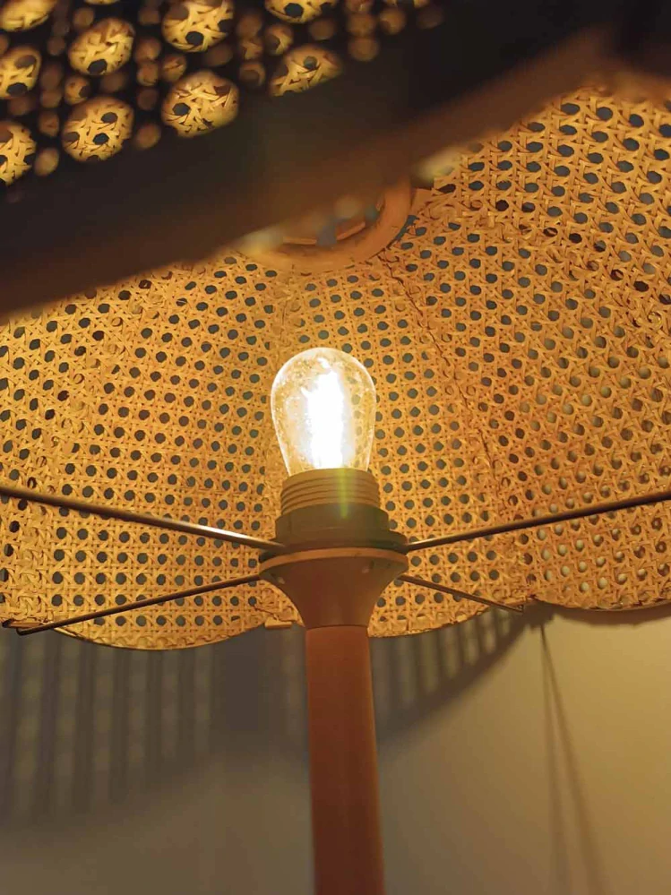 LED žárovka E27 temně zlaté světlo 2 vlákna 2200K teplá bílá